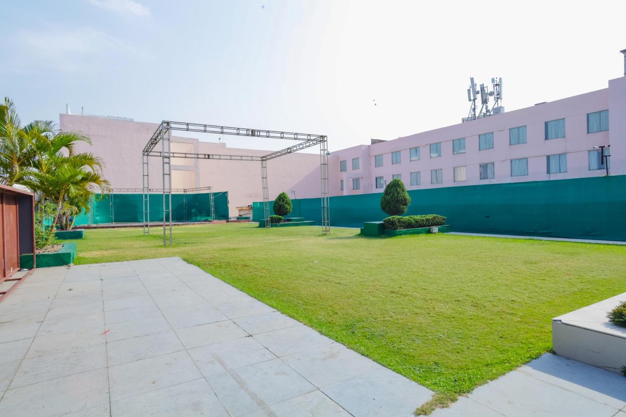Отель Hyphen Haridwar Grand Экстерьер фото